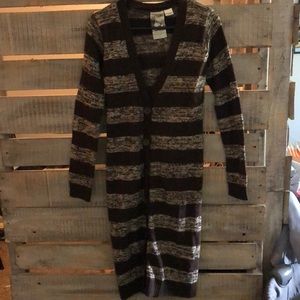 Red paint long cardigan sweater